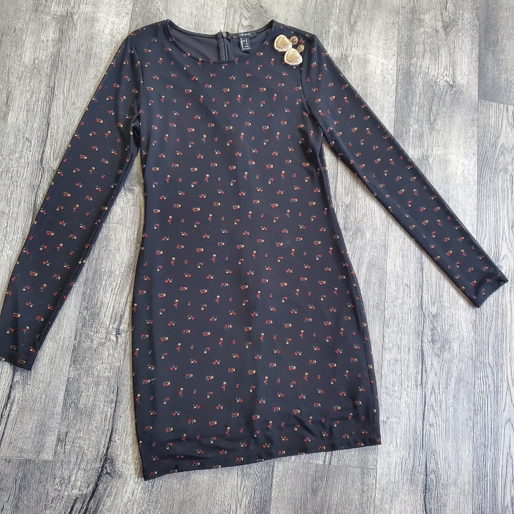 Black Dress with flowers 💐 ACCESSORIES NOT INCLUDED.